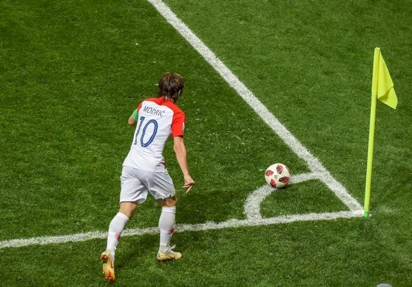 Tránh cảm tính bằng cách nào khi quyết định cược ở các trận bóng đá khó đoán?